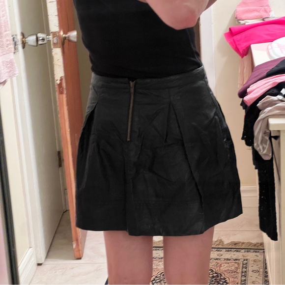 đź–¤Black, faux leather skirt, forever 21 (mini skirt, circle skirt, medium skirt) - Picture 4 of 9
